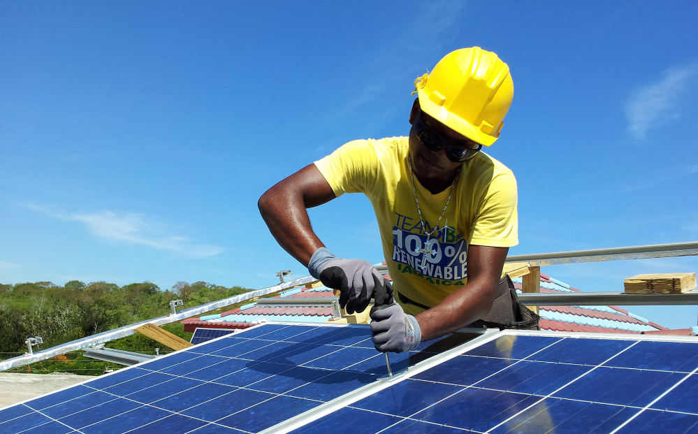 You are currently viewing Marché du solaire : les entreprises africaines de solaire PAYG accaparent 72 % des investissements